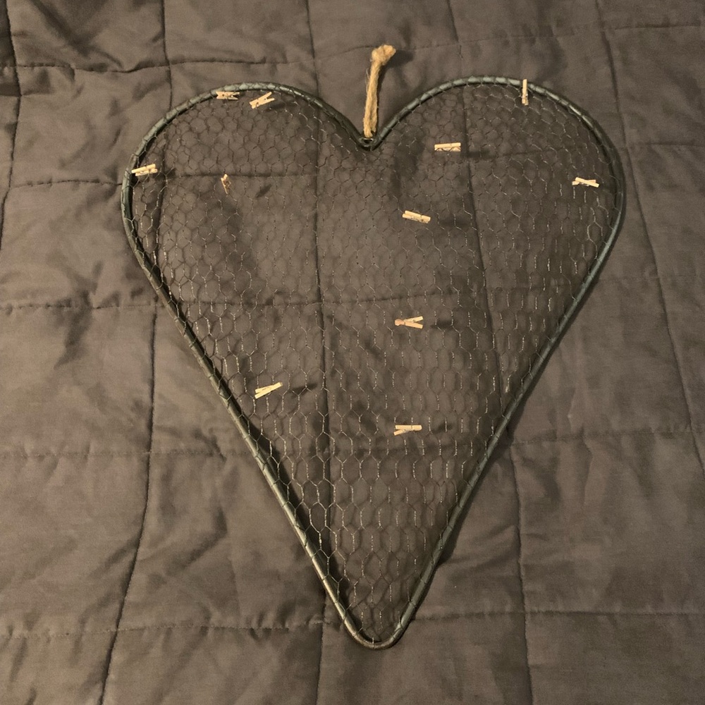 Large Chicken Wire heart wall decor